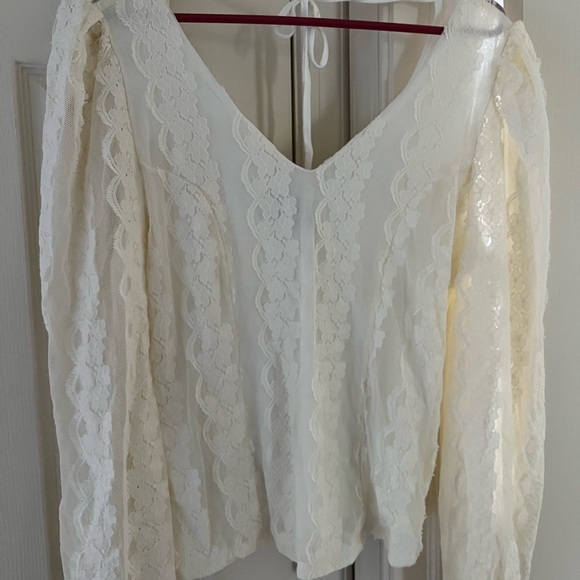 Daytrip Women’s Blouse - Picture 2 of 4
